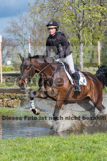 Sara Algotsson Ostholt , Cracks Chica VO