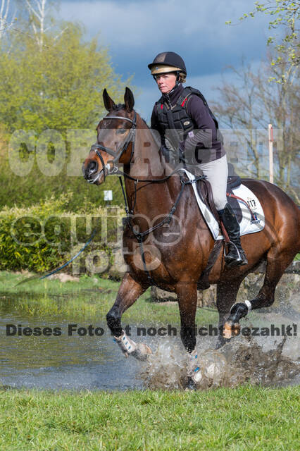 Sara Algotsson Ostholt , Cracks Chica VO