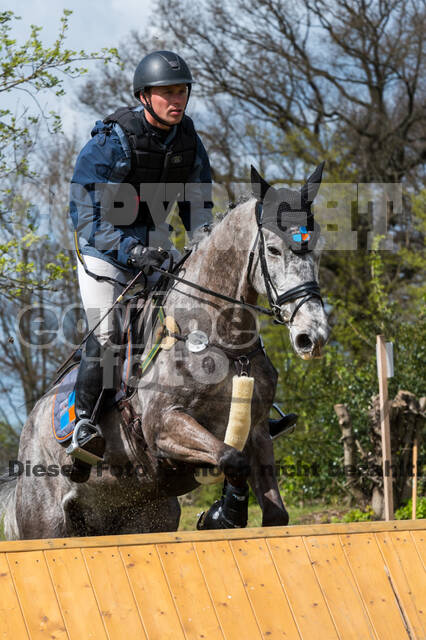 Arne Bergendahl , Bronco 487