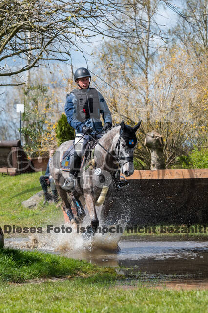 Arne Bergendahl , Bronco 487