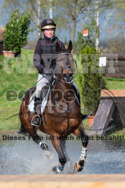 Sara Algotsson Ostholt , Cracks Chica VO