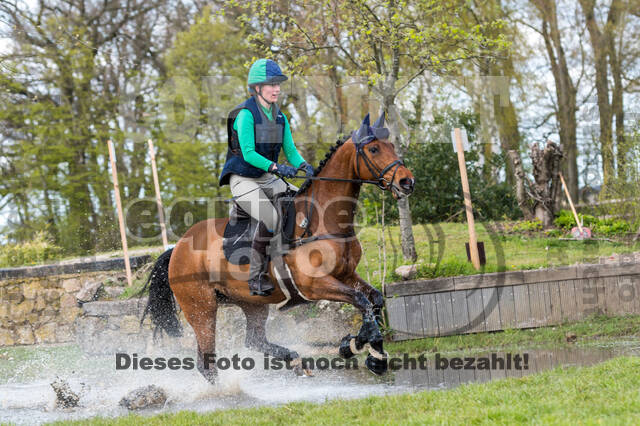 Vanessa Bölting , Lykke B