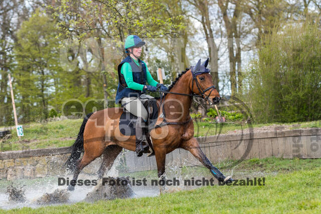 Vanessa Bölting , Lykke B