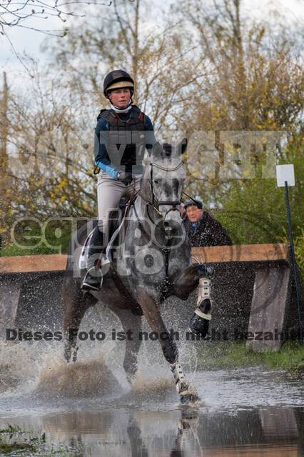 Sara Algotsson Ostholt , Dinathia