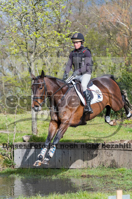 Sara Algotsson Ostholt , Cracks Chica VO